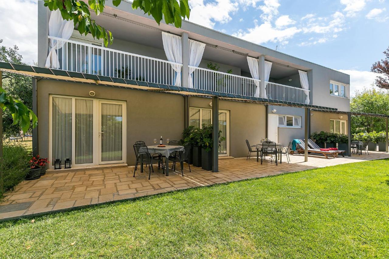 Apartments Dama Poreč Eksteriør bilde